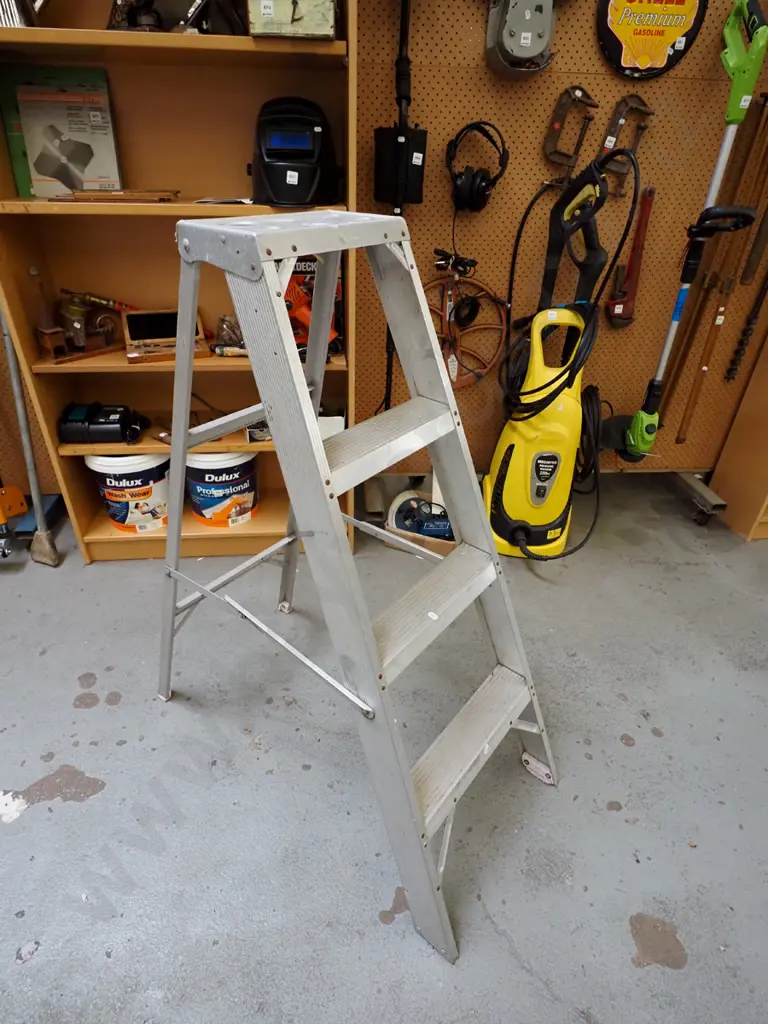 alloy 3 step ladder Image 1++