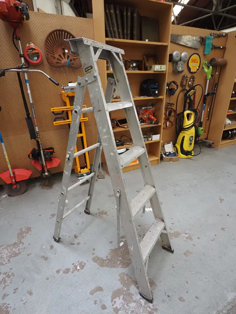 alloy 4 step ladder Image 1++