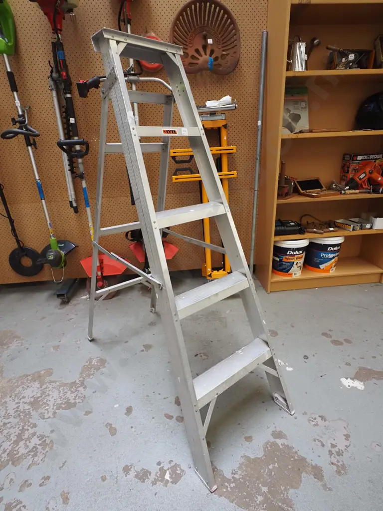 Lyte 4 step ladder Image 1++