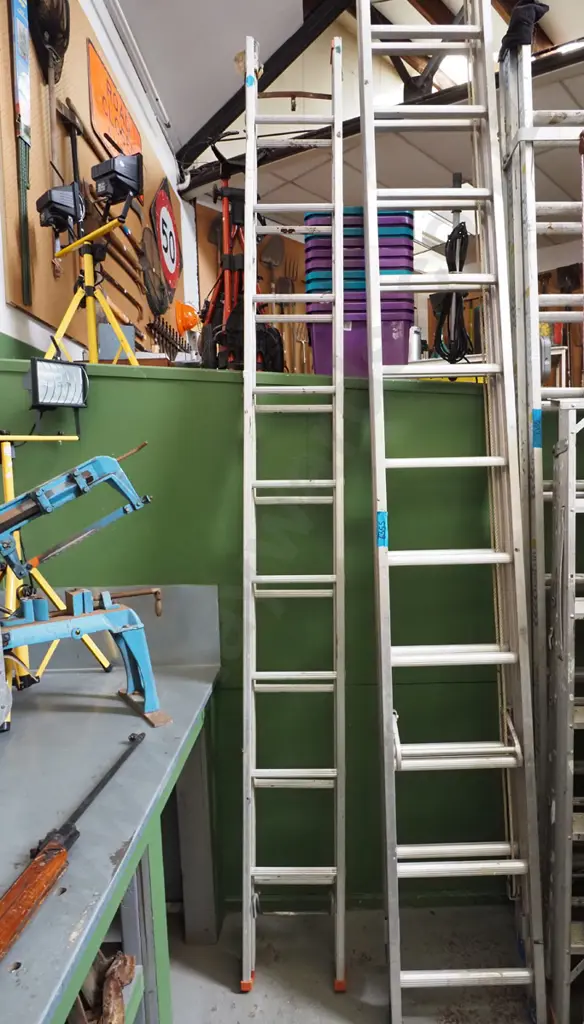 alloy extension ladder - no ropes  Image 1++