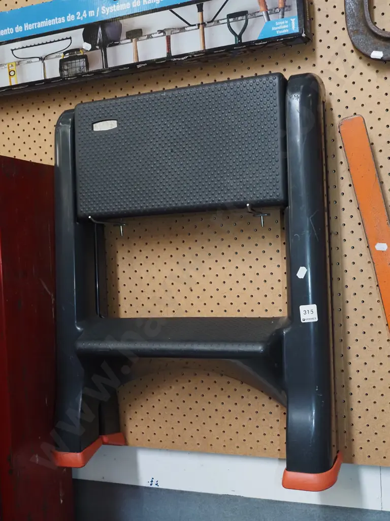 plastic step stool Image 1++