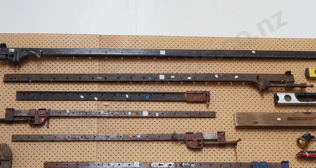 extendable 2 part sash clamp- blue dots Image 1++