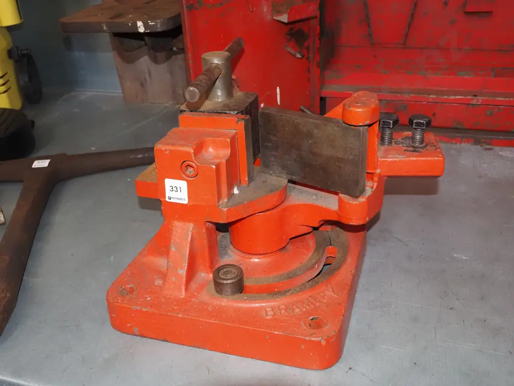 Bramley engineer's metal bending vice Image 1++