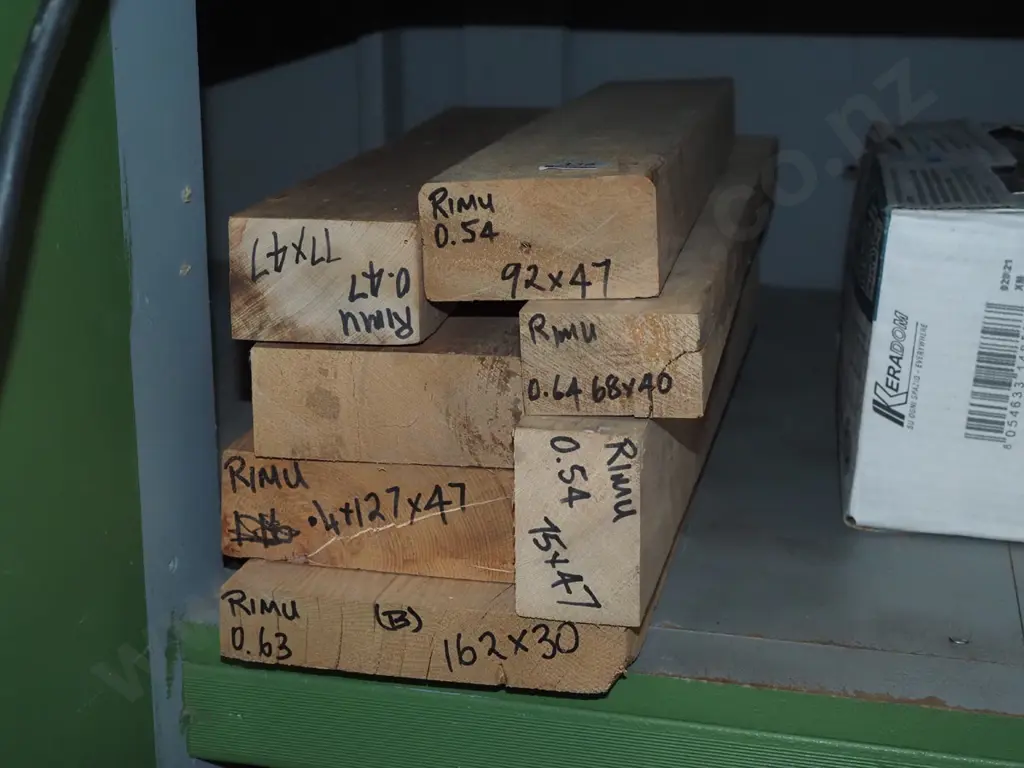 various short lengths of rimu Image 1++