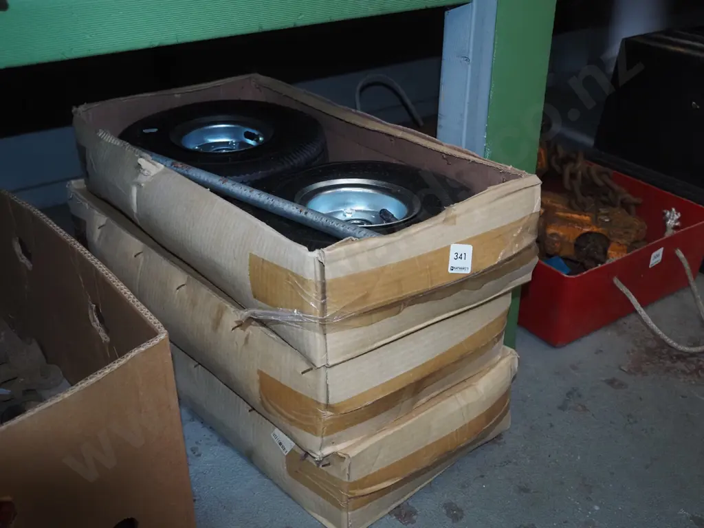 3x boxes of 2 pneumatic tyres, axels Image 1++