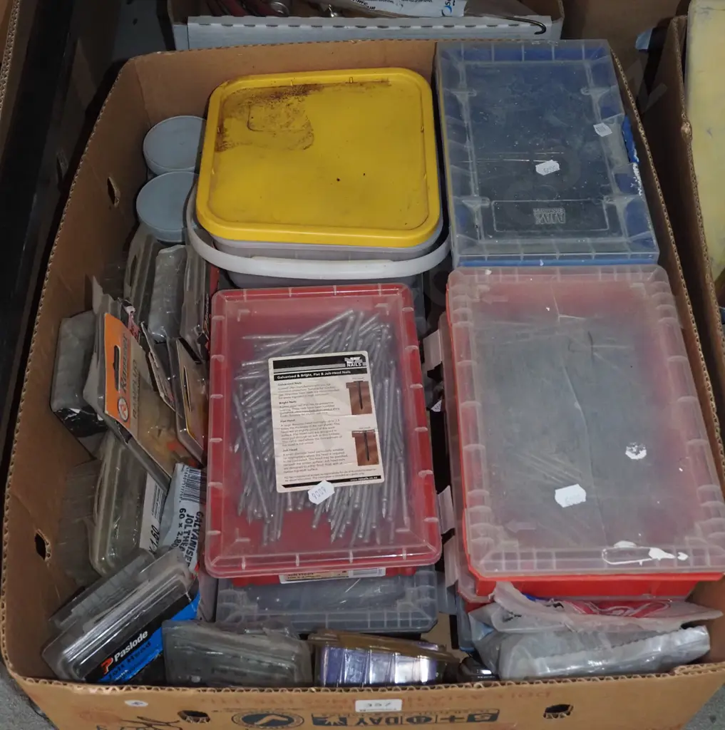 box; nails Image 1++