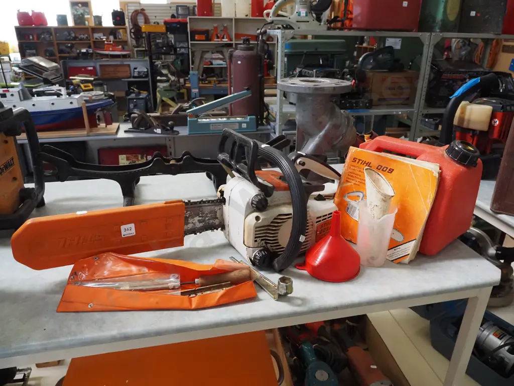 Stihl 009 chainsaw with petrol container and other accessories Image 1++