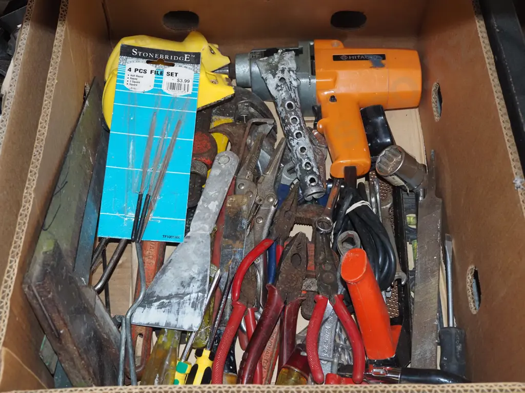 box; drill, rasps, vice grip setc Image 1++