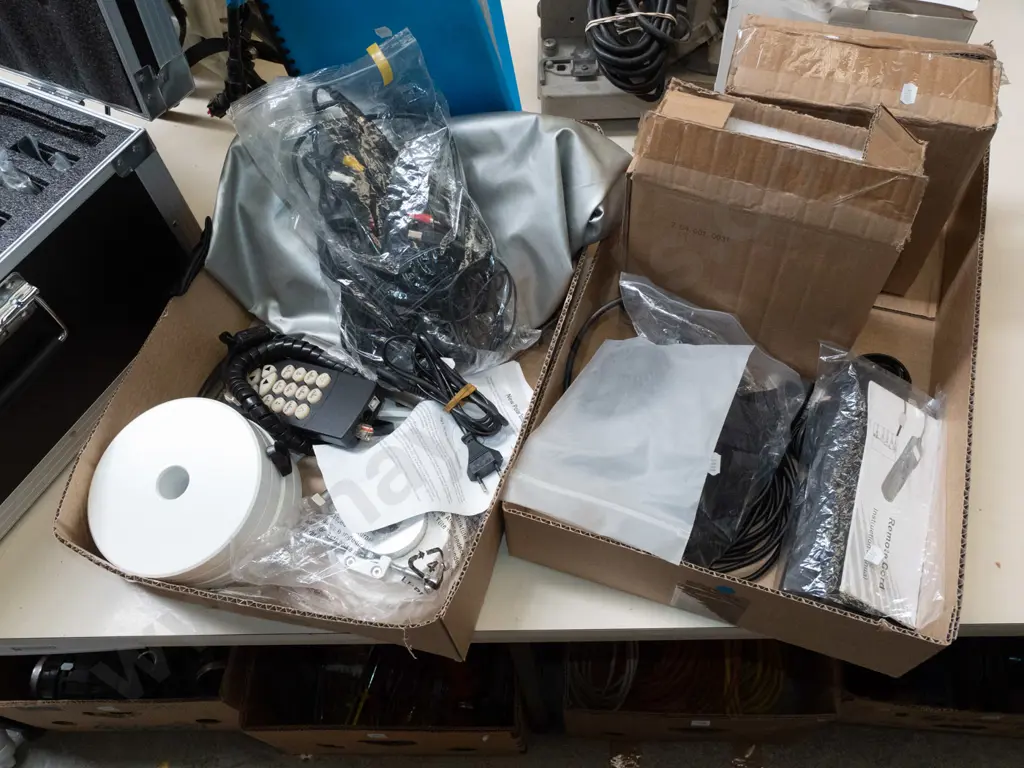 Sky-Watcher Esprit 100ED astronomical telescope with AZ-EQ6 Pro mount tripod, carry case and 2 boxes of accessories Image 1++