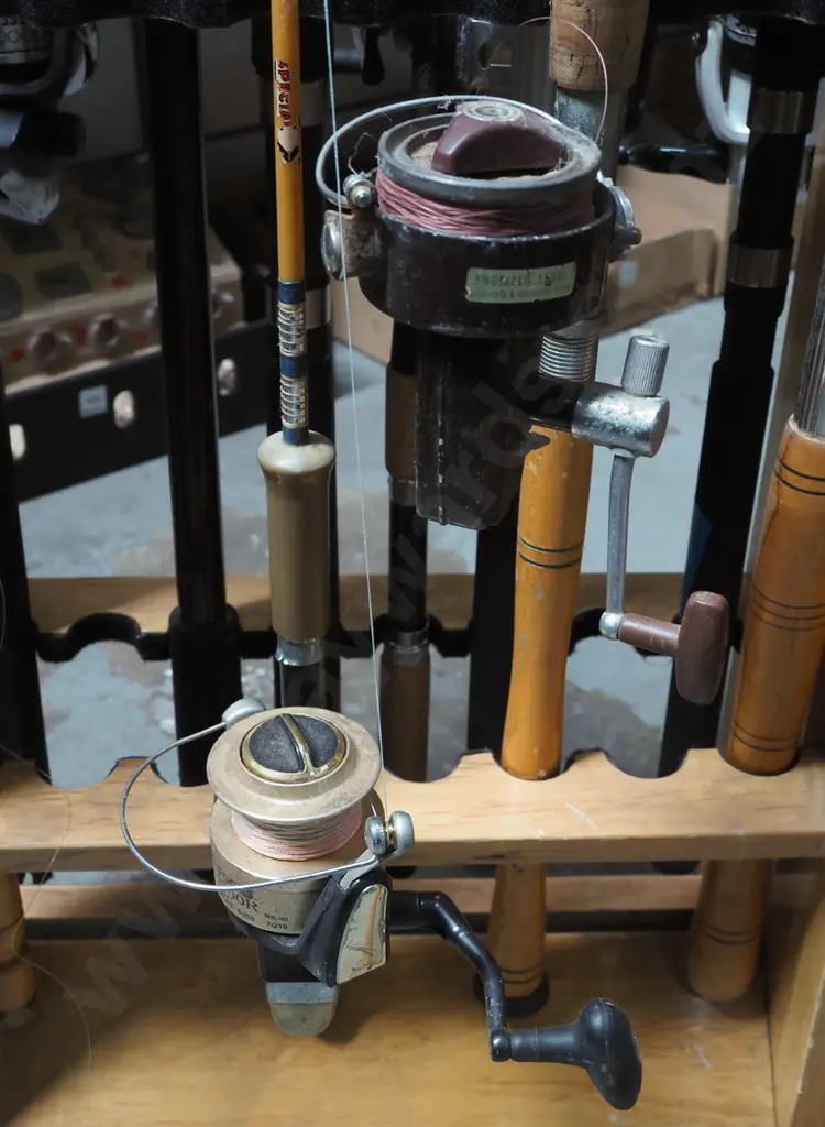 2x fishing rods and reels - red dots Image 1++