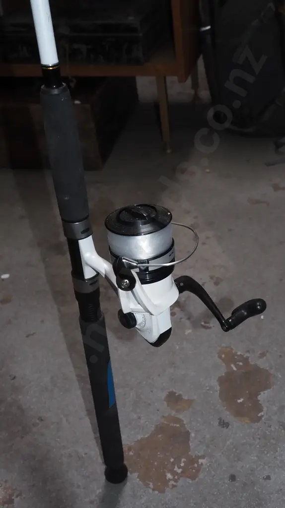 fishing rod and reel Image 1++