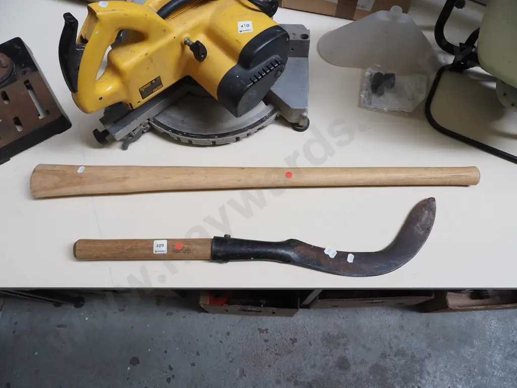 short handled slasher, pick axe handle Image 1++