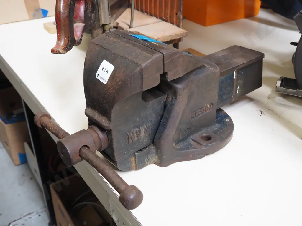 Record 4 engineer's vice Image 1++