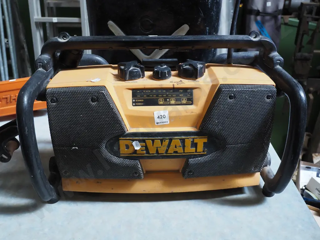 Dewalt hybrid worksite radio Image 1++