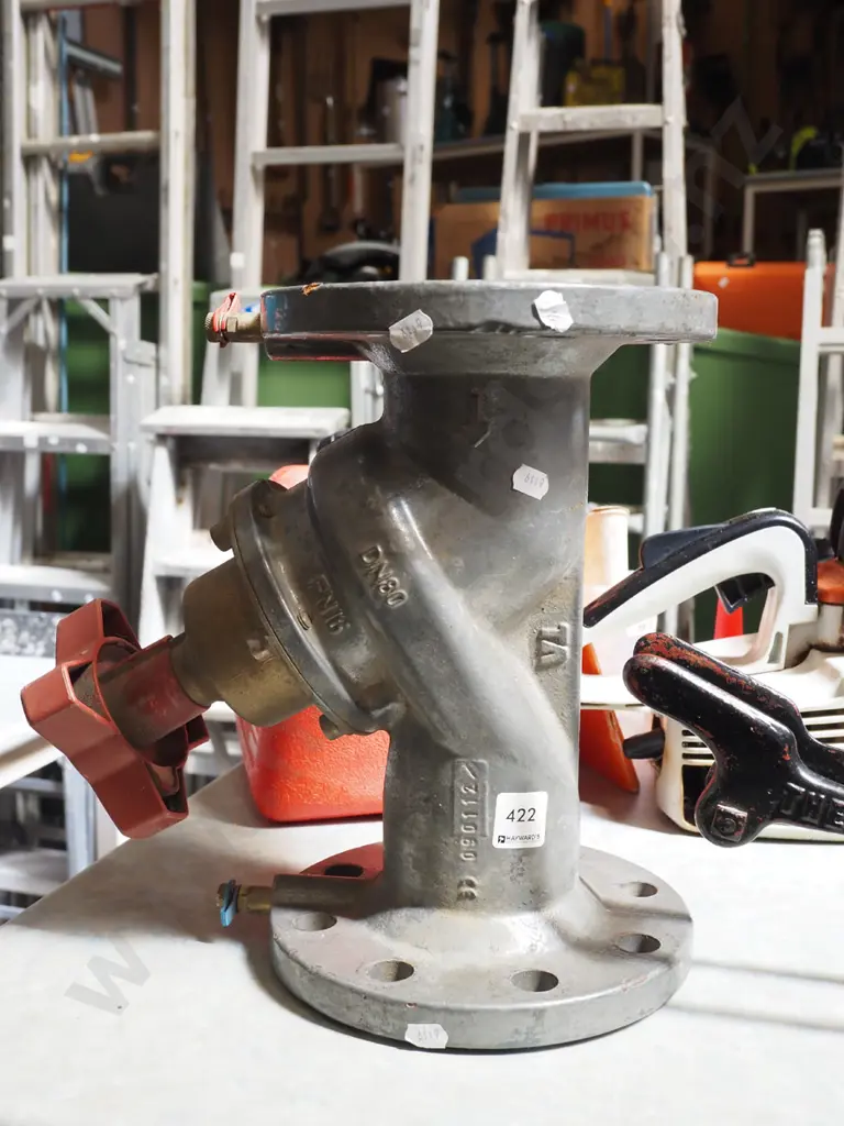 heavy duty cast metal and brass water valve Diam305 Image 1++