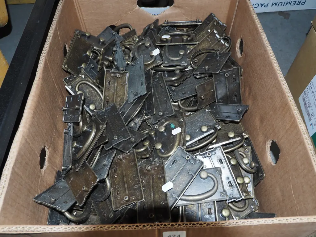box of numerous drawer handles Image 1++