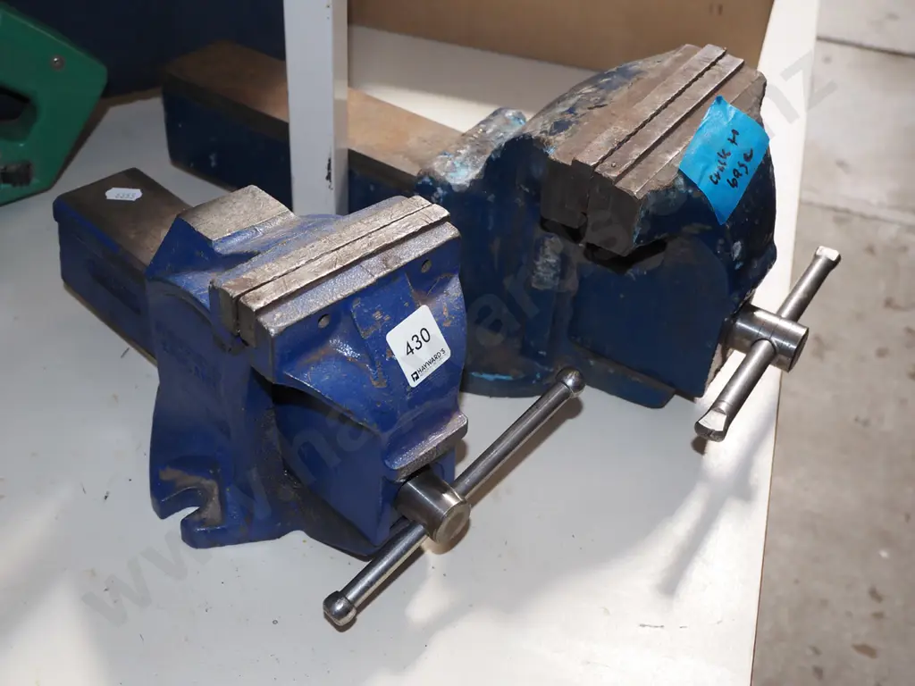 2x engineer vices - larger has crack to base Image 1++