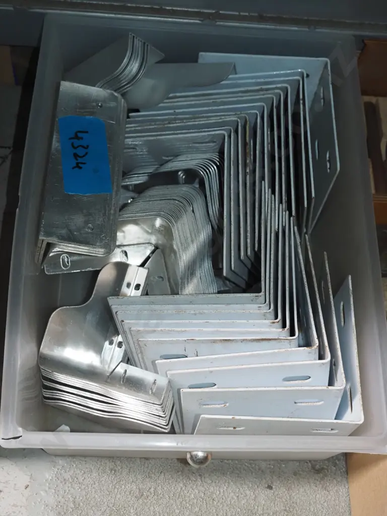 box; alloy and metal right angle brackets Image 1++