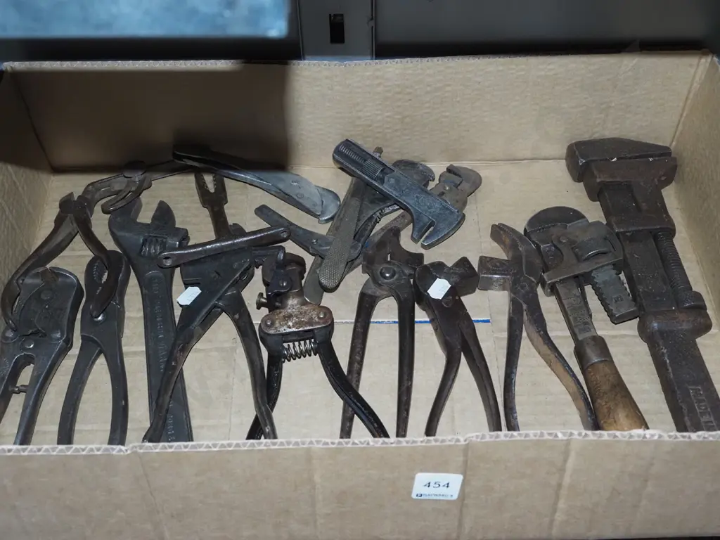 box; vintage wrenches, pliers etc Image 1++