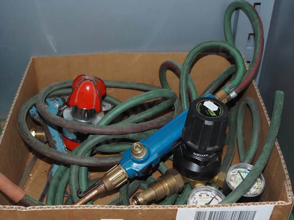 box; gas welding valves, torch, hoses Image 1++