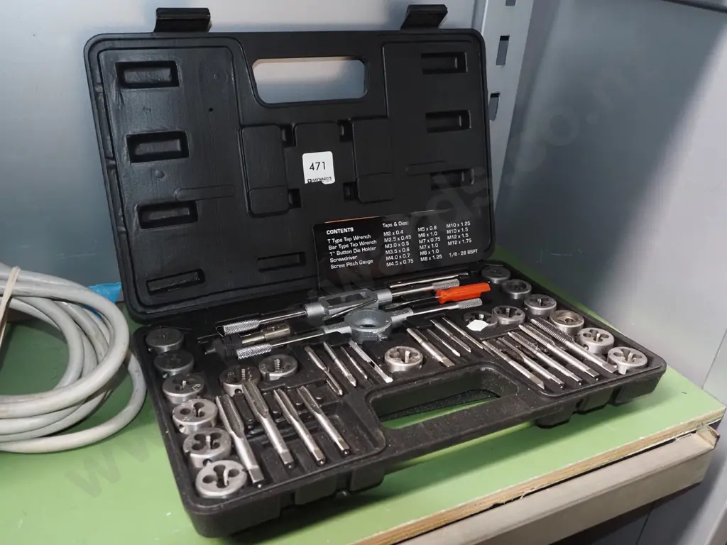 cased small tap and die set Image 1++