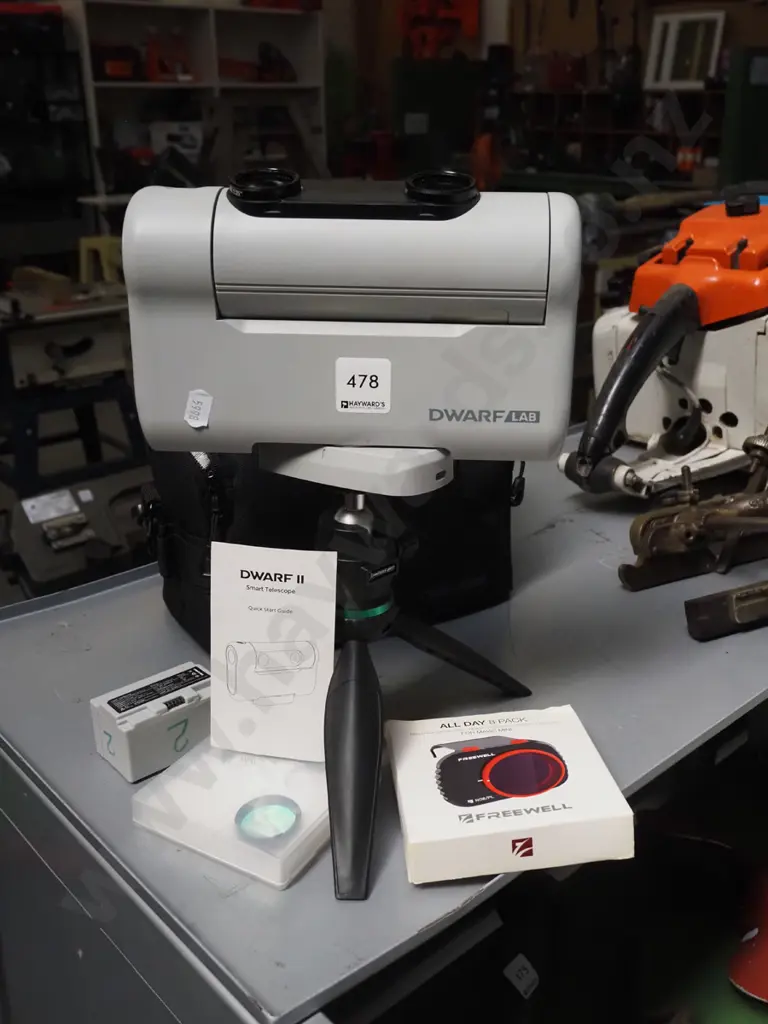 Dwarf Labs Dwarf II smart telescope with carry case and accessories Image 1++