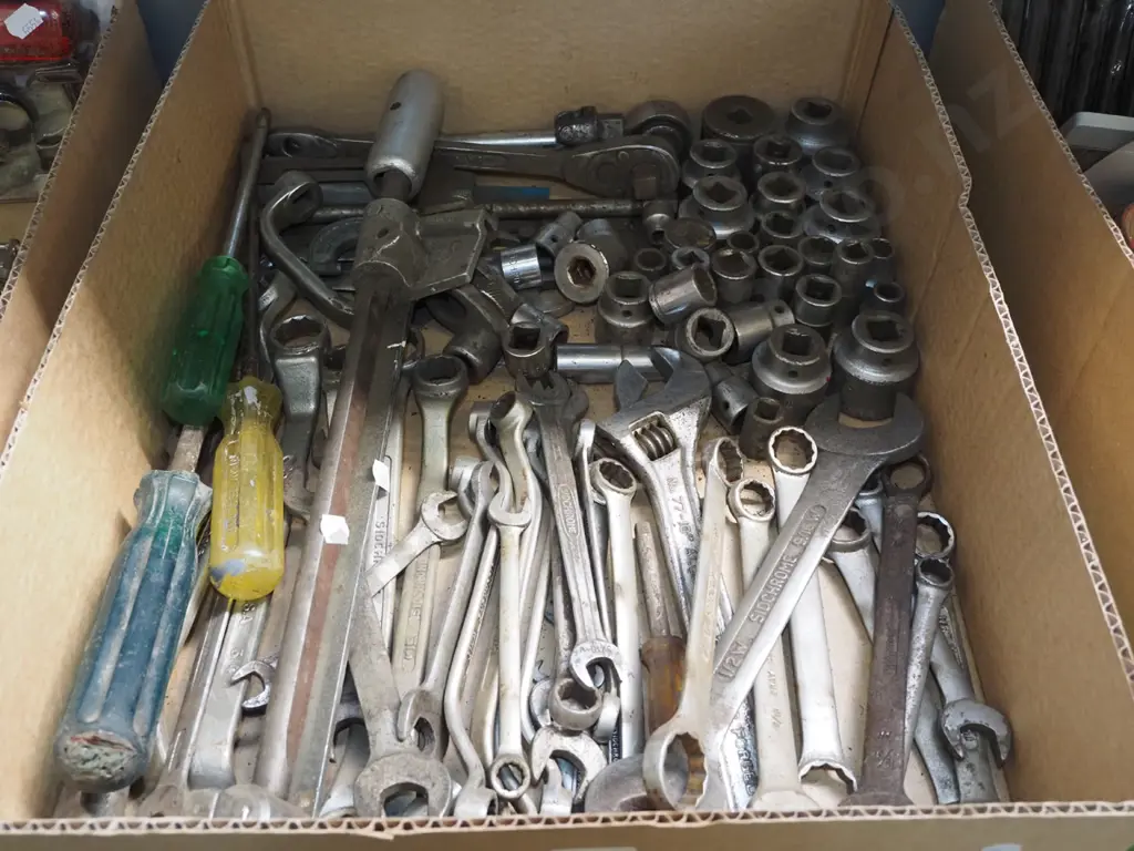 box; open end ring spanners, sockets etc Image 1++