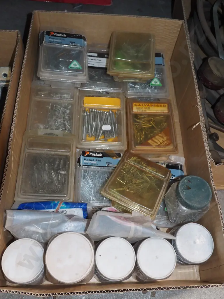 box; screws, nails Image 1++