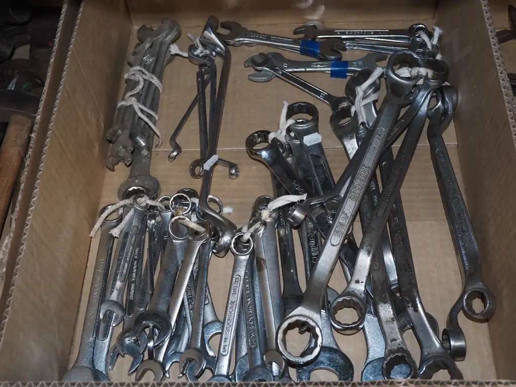 box; open end ring spanners, sockets etc Image 1++
