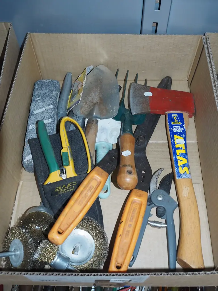 box; garden shears, trowel, hatchet etc Image 1++
