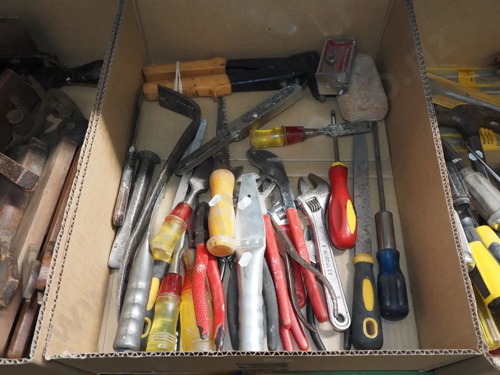 box; chisels, pliers, plumber's grips etc Image 1++