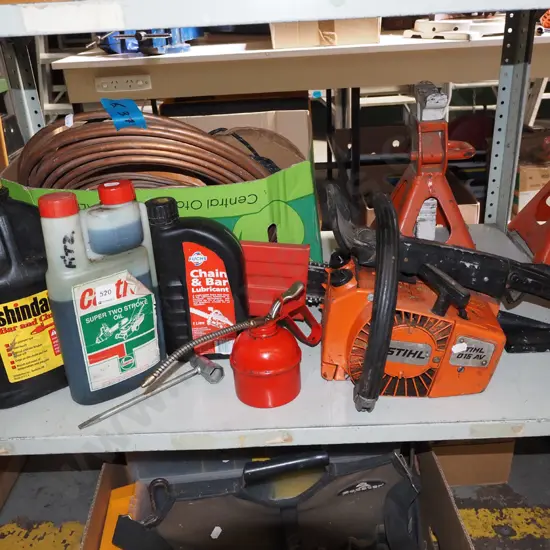 Stihl 015AV chainsaw with oils