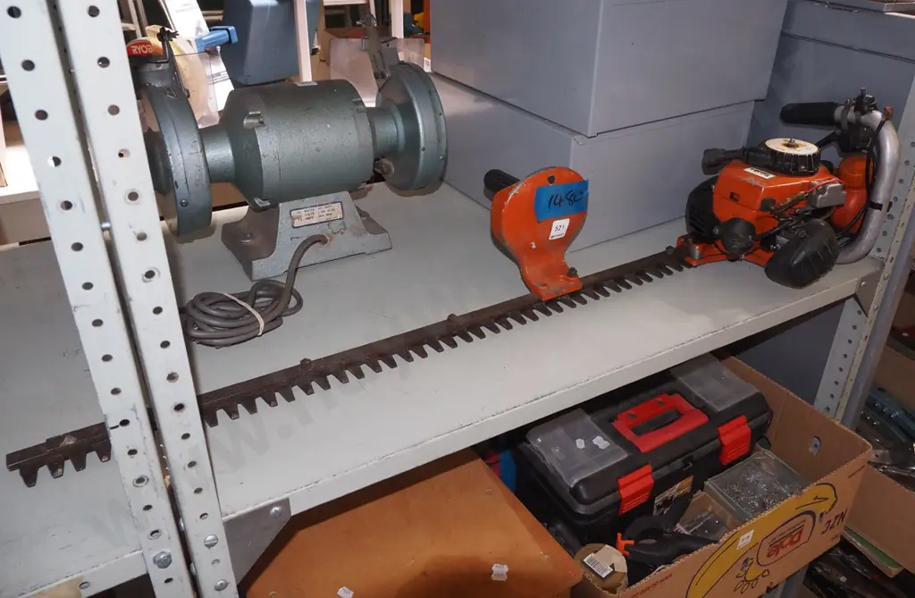 Tanaka 2 stroke hedge trimmers Image 1++