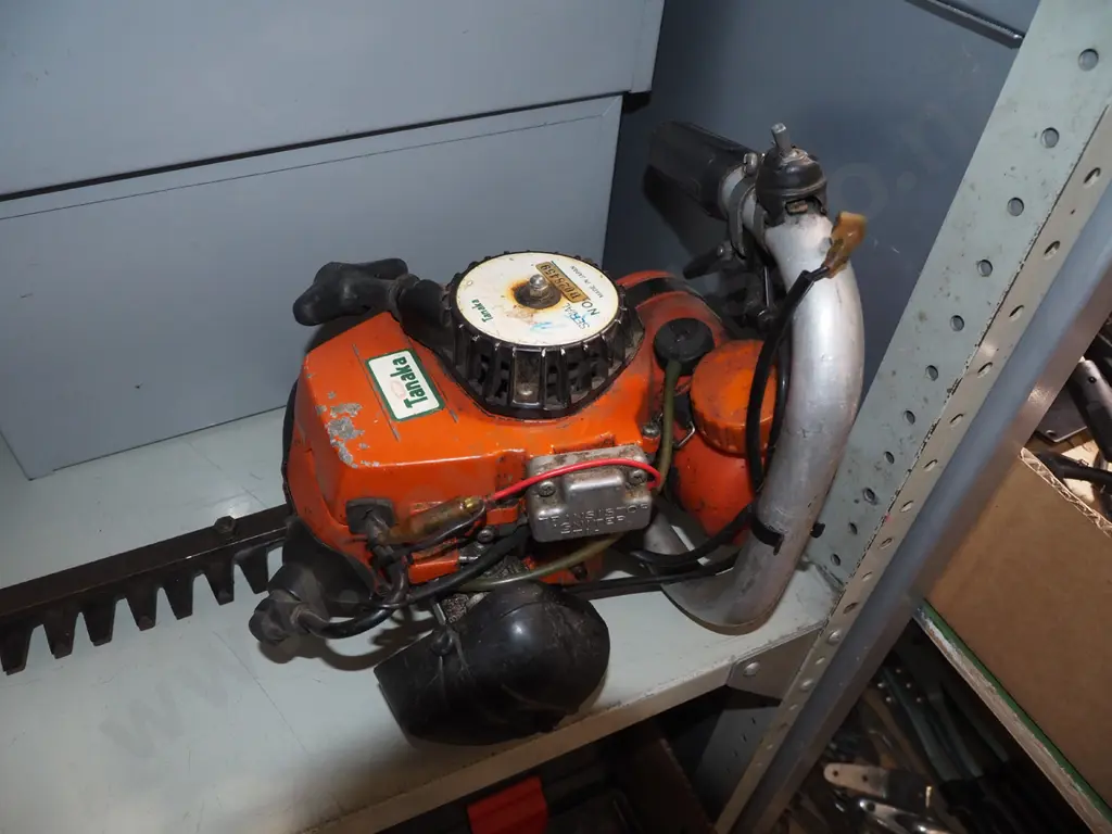 Tanaka 2 stroke hedge trimmers Image 1++