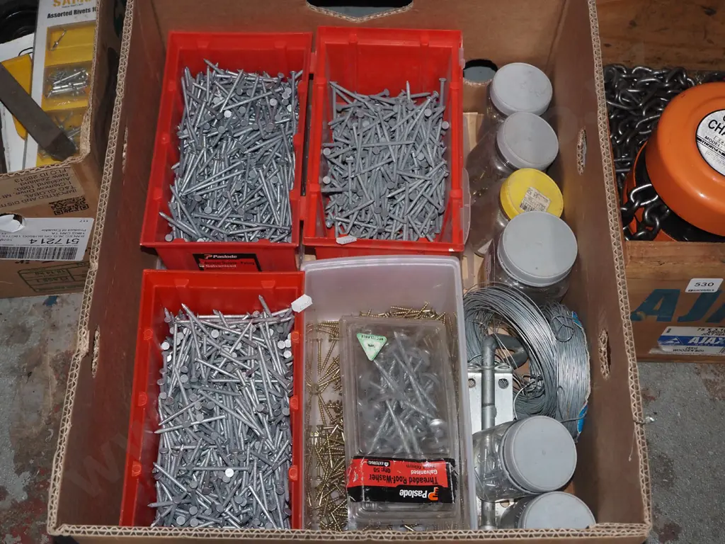 box; nails, screws, fine wire etc Image 1++