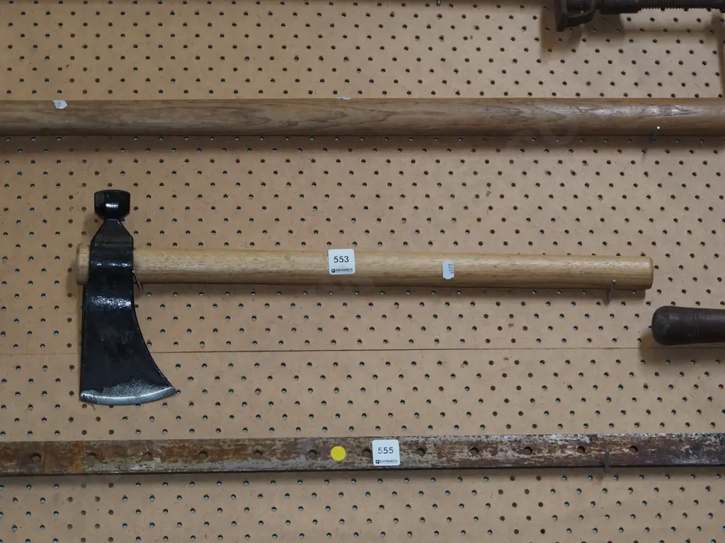 long handled hatchet Image 1++