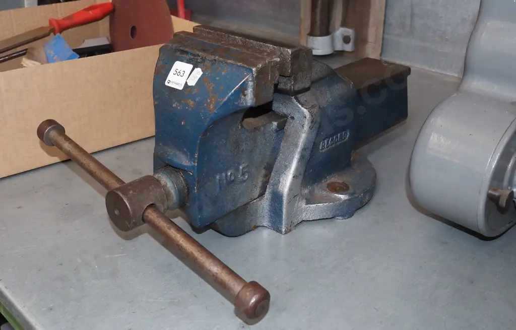 Record 5 engineer's vice Image 1++