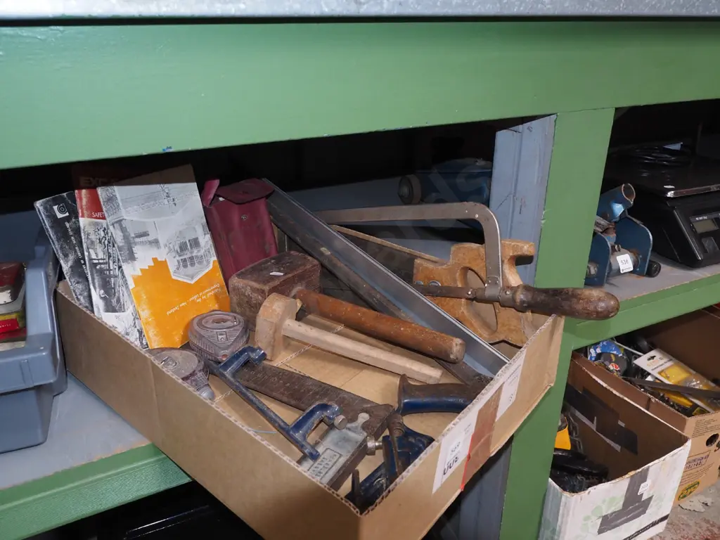 box; saws, wooden mallet, chalk lines etc Image 1++