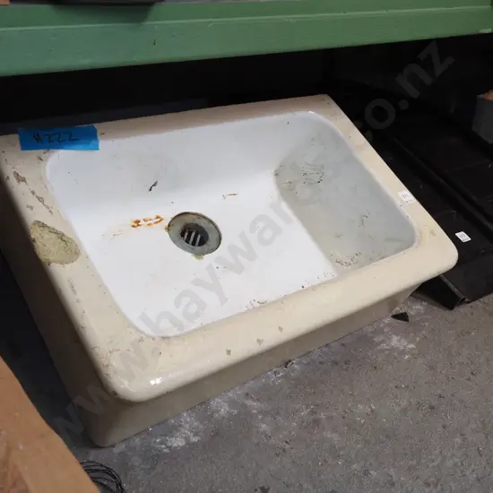 butler's sink - some chips