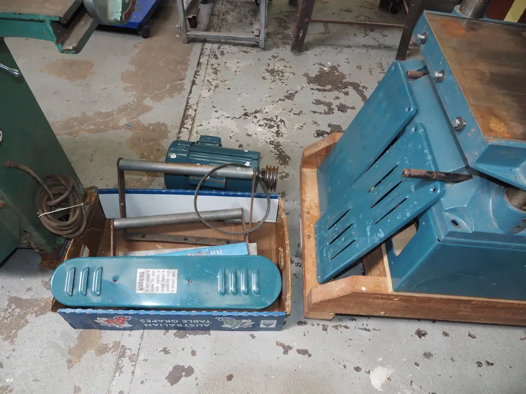 Holy 15" thickenesser - motor, box of accessories - As Is No Returns Image 1++