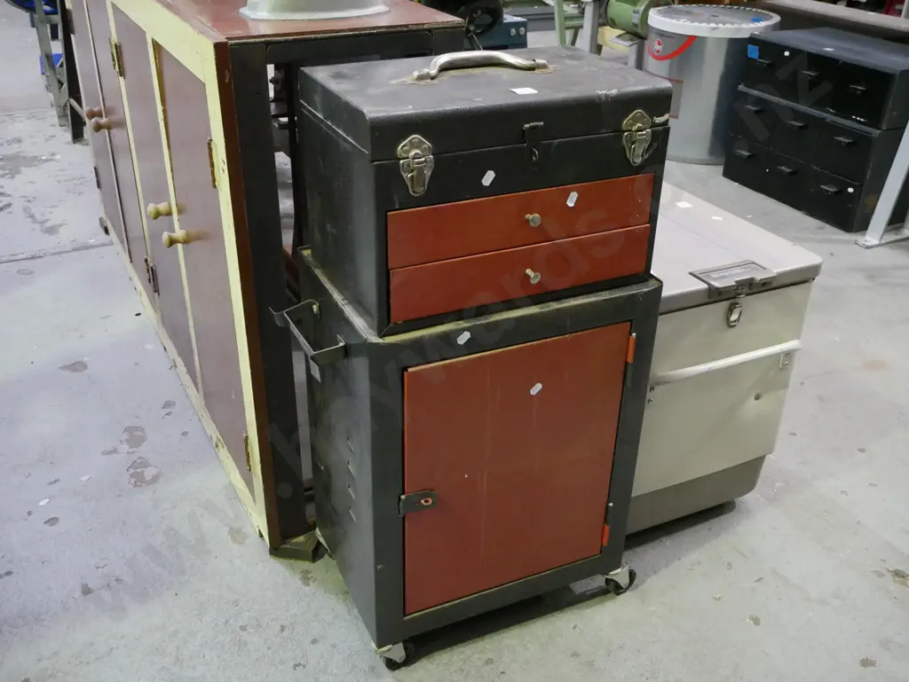 workshop tool box cupboard on casters Image 1++