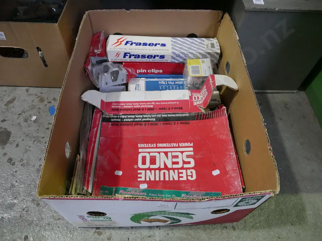 box; nail gun nails, electrical pin clips etc Image 1++