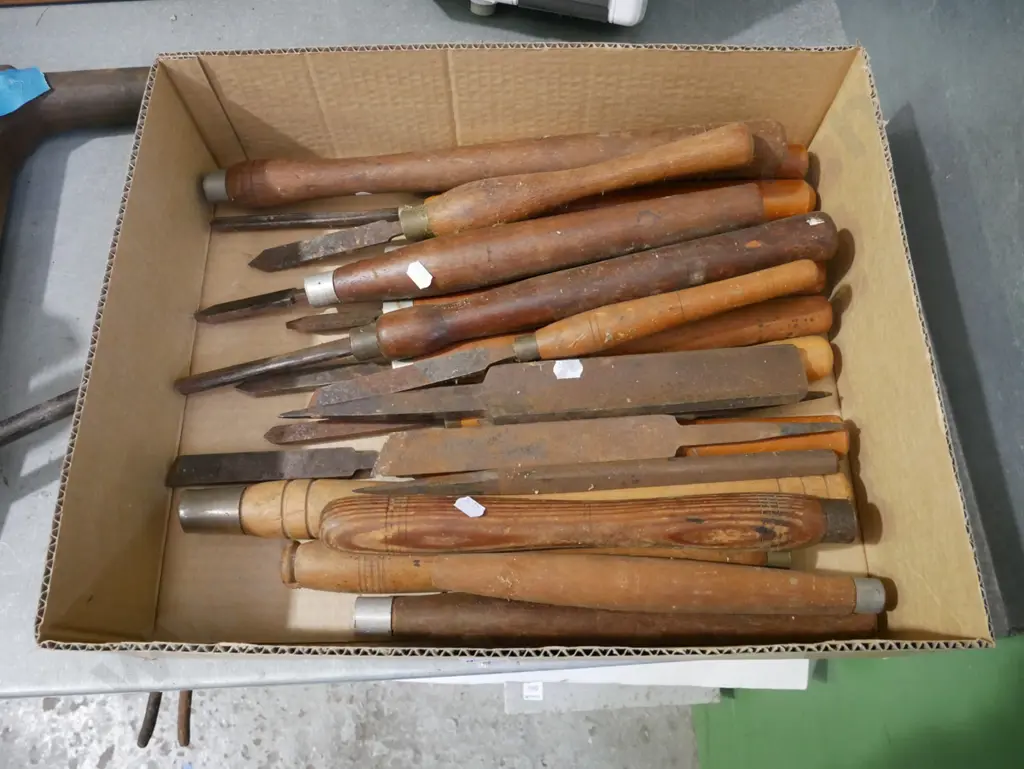 box of lathe chisels Image 1++