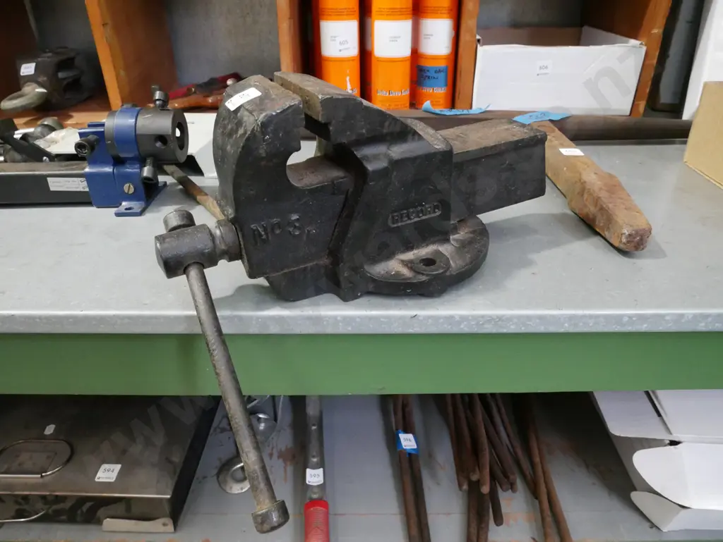 Record 8 engineers vice Image 1++