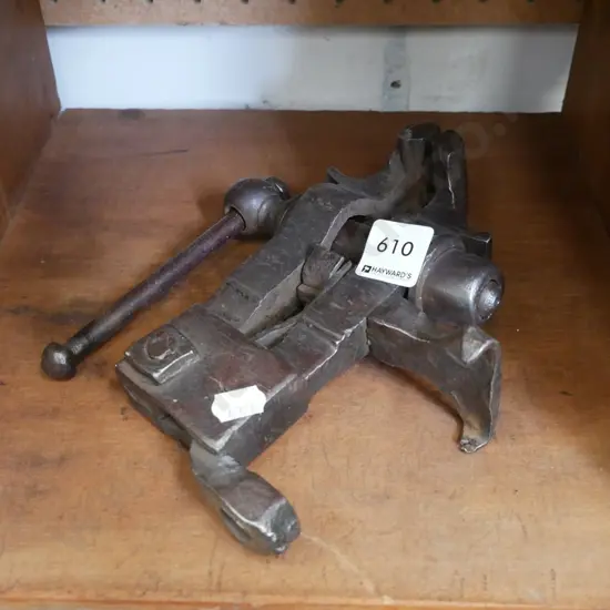 small vintage hobby vice