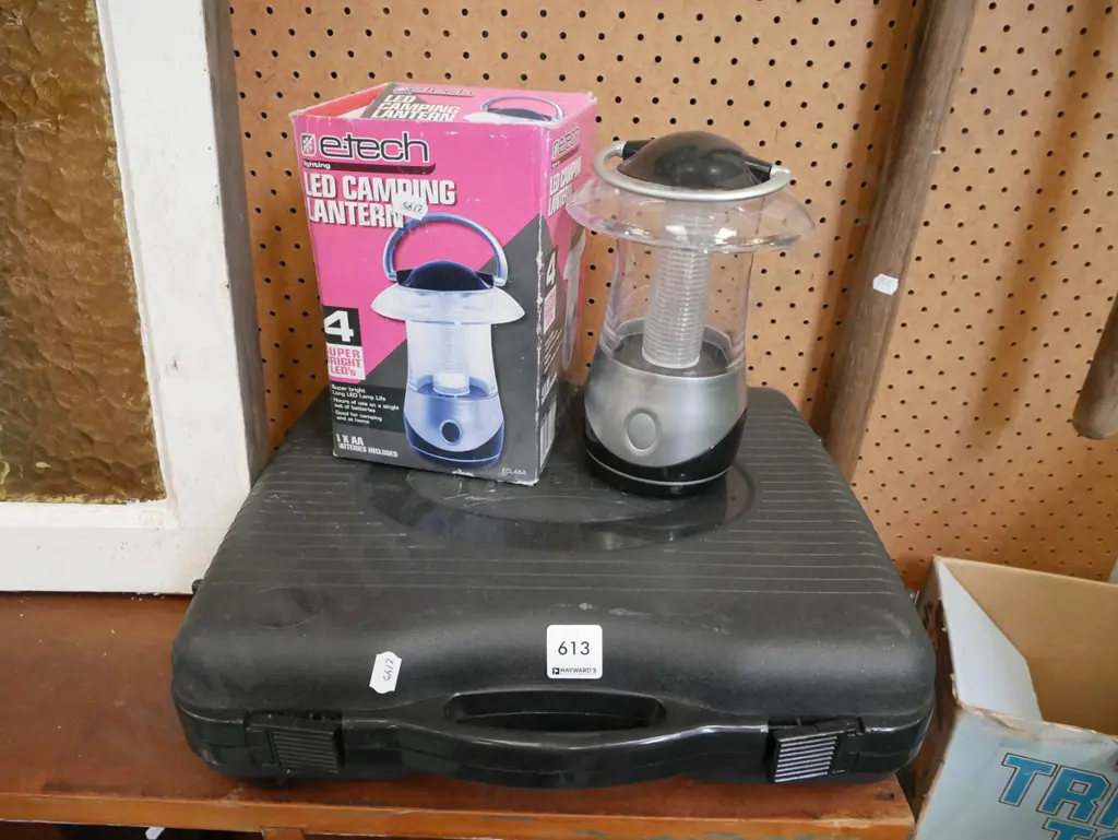 camping stove and lantern Image 1++