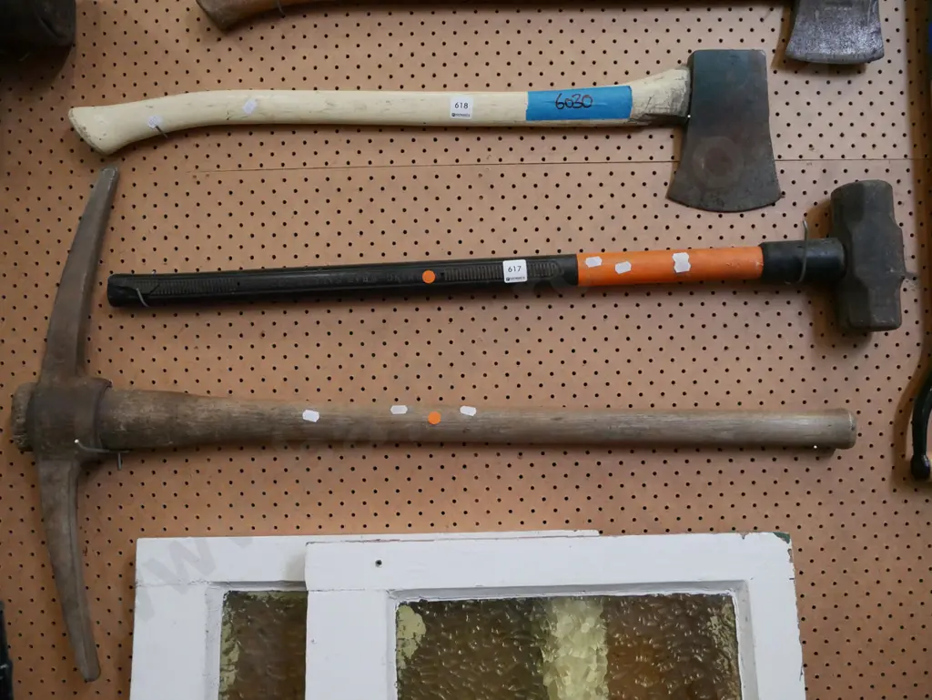 pick axe, sledge hammer - orange dots Image 1++