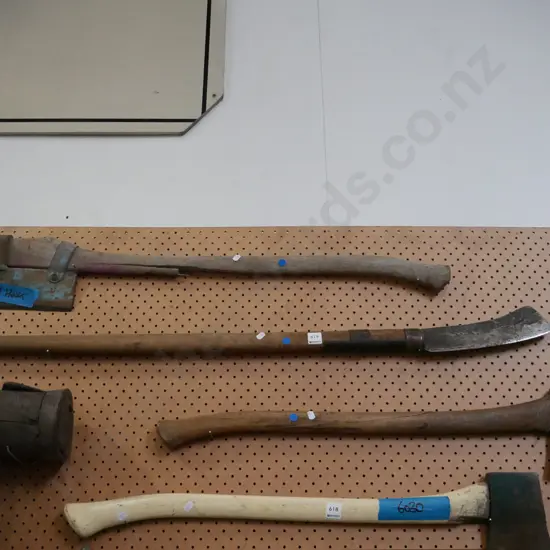 axe, slasher, bill hook - blue dots