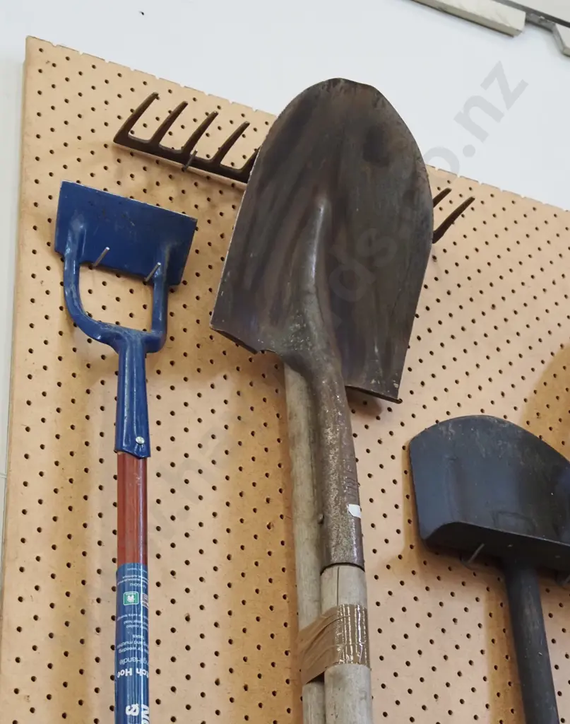 shovel, rake Image 1++