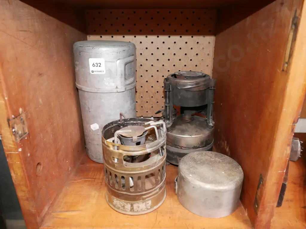 2x vintage camping stoves Image 1++